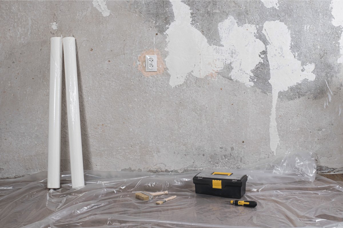 pared-antes un pared antes de pintarlo